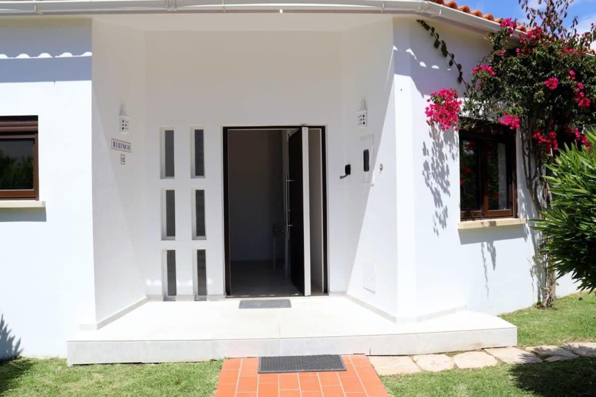 Villa Hibiscus, Great Location In Vilamoura, Lush Green Lawns And Garden Quarteira Dış mekan fotoğraf