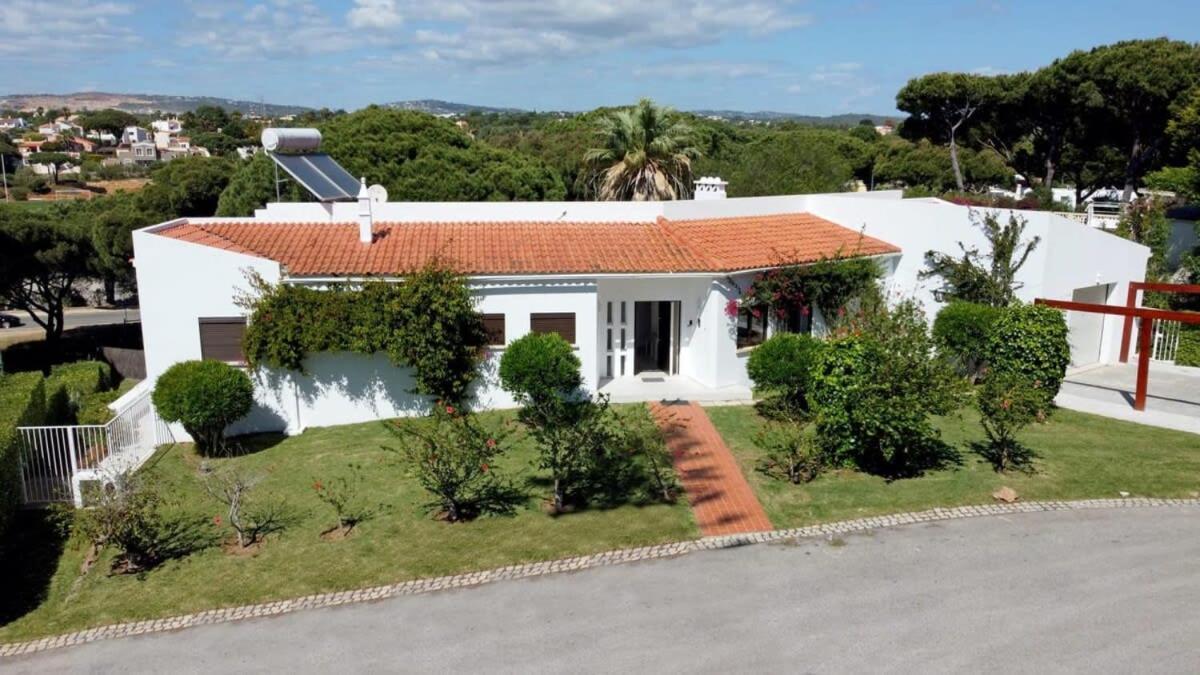 Villa Hibiscus, Great Location In Vilamoura, Lush Green Lawns And Garden Quarteira Dış mekan fotoğraf